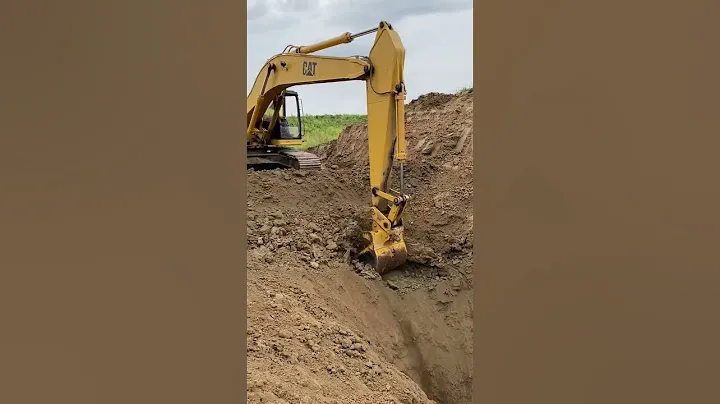 325 cat and 385 cat Digging deep￼