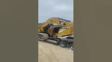 Loading a CAT 349FL Excavator for transport. #heavyequipment #caterpillarequipment #heavyhaul