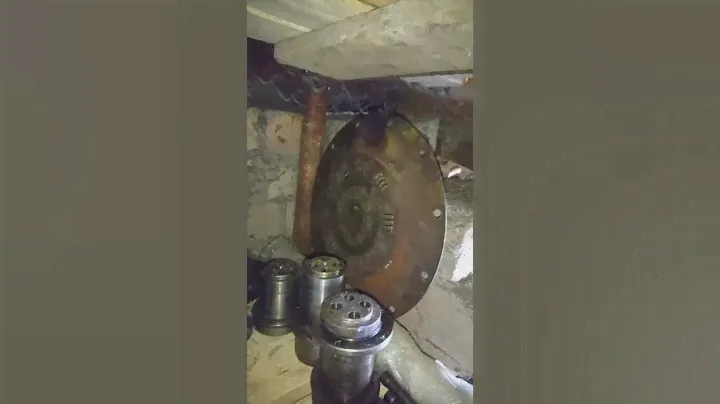 Водяная помпа Липхер. Ситилиты и штанги для мотора Liebherr
