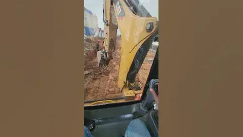 Временами закусывает рукоять на экскаватор погрузчик Caterpillar