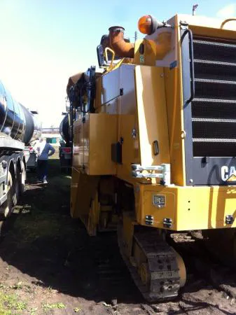 Гусеничная фреза Caterpillar PM200 в наличии в России