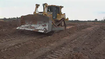 Вскрытие карьера бульдозером CAT D-7R2