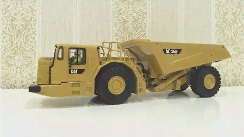 Подземный самосвал Caterpillar AD45B