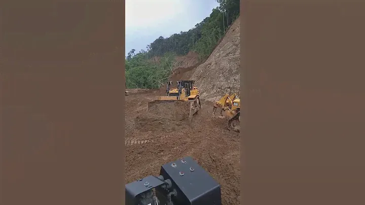 D8R BULLDOZER CATERPILLAR, CLAERING OPERATION