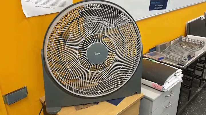 2010's Goldair 18" air circulator fan (1 of 2)
