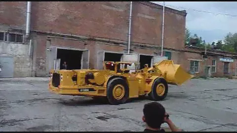 TECH: Underground loader CAT R1300G with remote control system