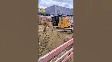 Caterpillar 325 Next Generation, 2023.
