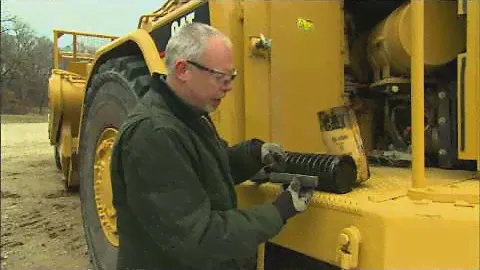 Oil Filter Inspection Tips for your Cat® Machine