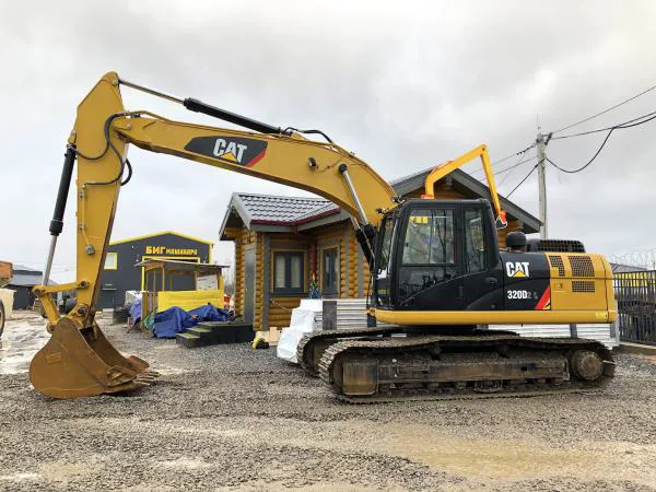 Гусеничный экскаватор Caterpillar 320D2L (667)-4