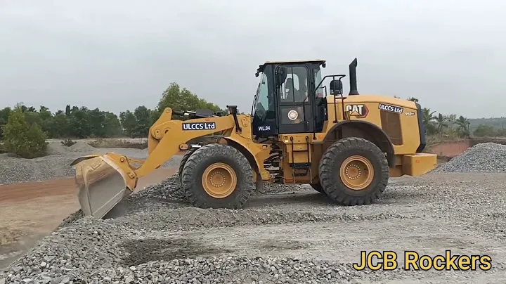 CAT 950 GC Wheeled loader leveling basalt stone's in plant||